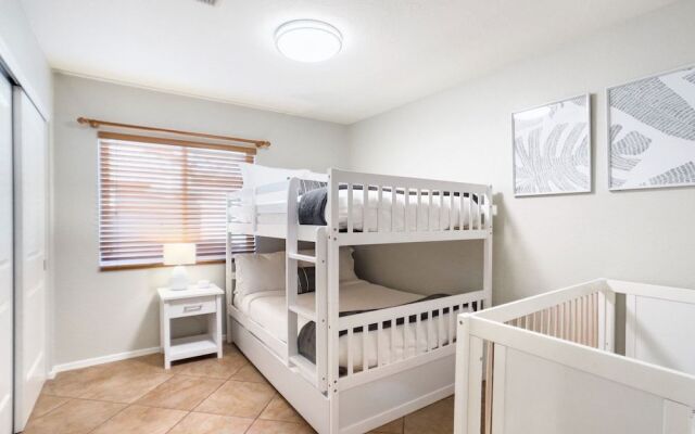 Chandler Earhart 4 Bedroom Home by RedAwning