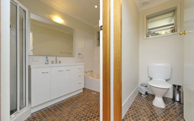 Pet Friendly Lentara St 10 - Fingal Bay