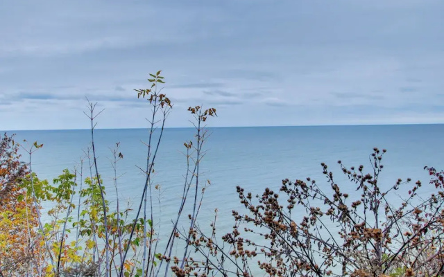 Lakefront Algoma Home w/ Deck, Grill & Fireplace