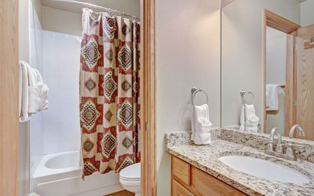 River Mnt Lodge E302