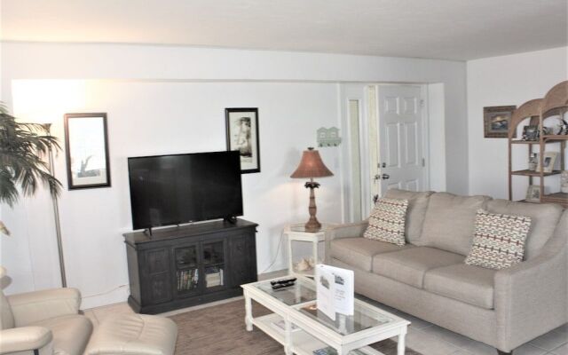 Jamaica Royale - 503 - 2 Br Condo