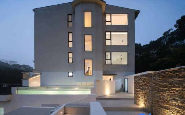 There is a Starlight Mountain B&B outside Chongqing