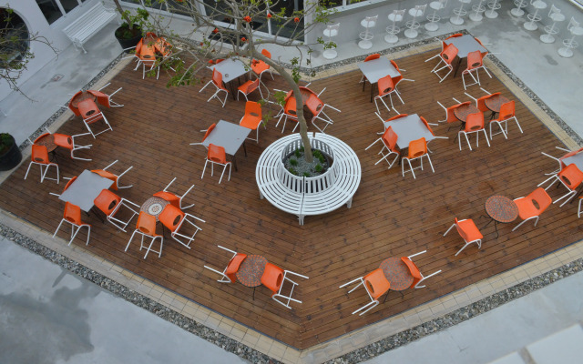 Nereus Hotel