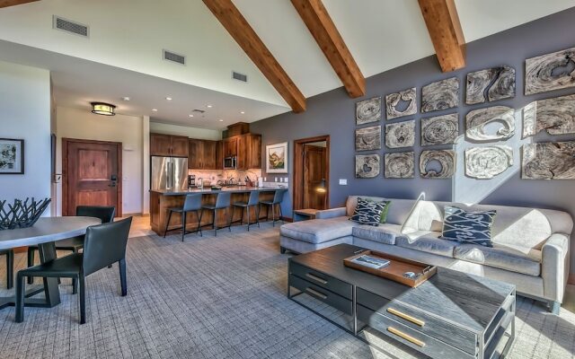 Luxury 2br Steps From Heavenly Village & Gondola 2 Bedroom Condo by RedAwning