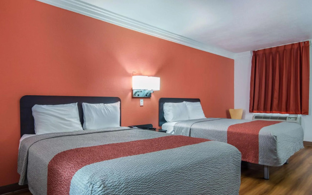 Motel 6 Marshall, TX