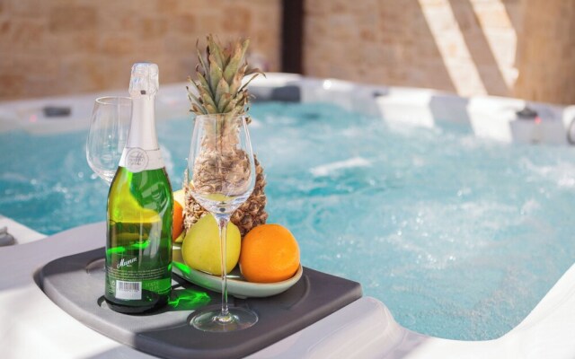 Luxury at Villa Cama - Your Dream Vacation Rental!