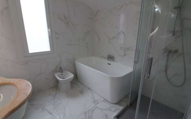 Charming Villa With Spacious Garden Near the sea