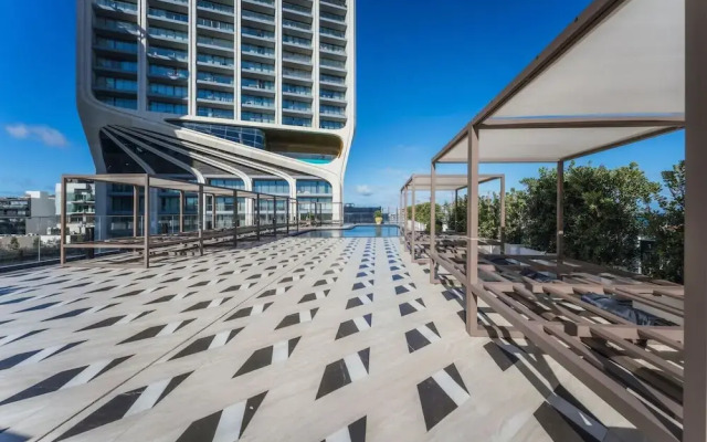 Official Mercury Suites With Rooftop Pool Access