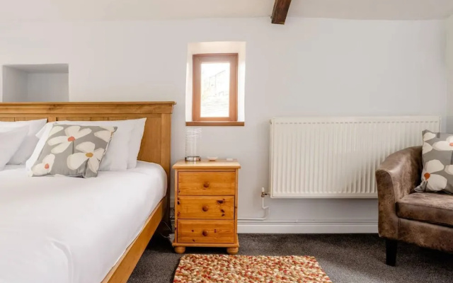 Oldmill-2bed-sleeps6-privategarden-optionalhottub