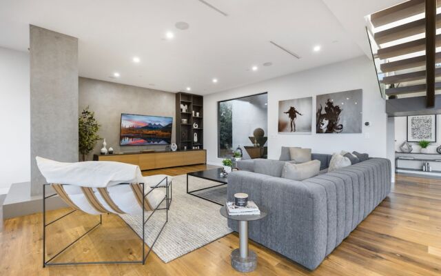 Skyline Luxury Haven