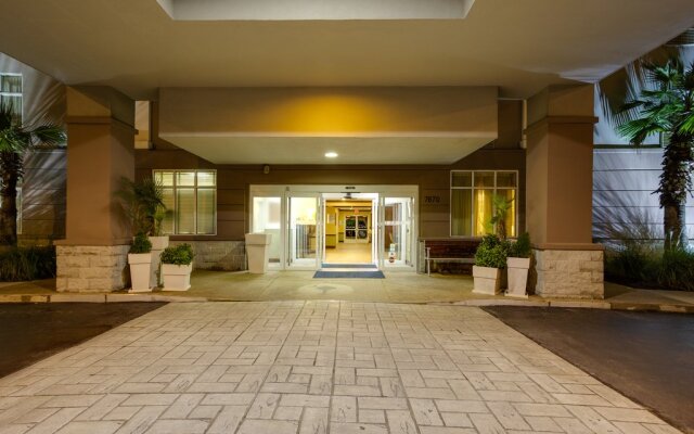 Holiday Inn Express & Suites Charleston - Northwoods by IHG