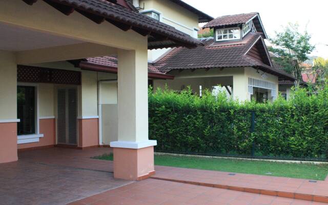 Senyum Zoo Negara Retreat