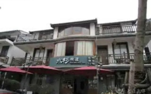 Redwood Inn