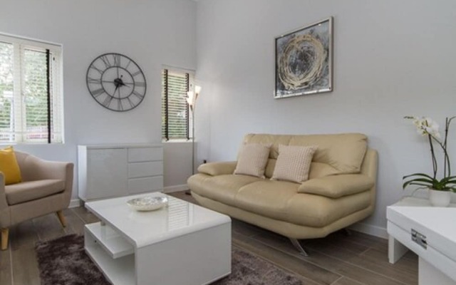 Citystay - Eagle Yard
