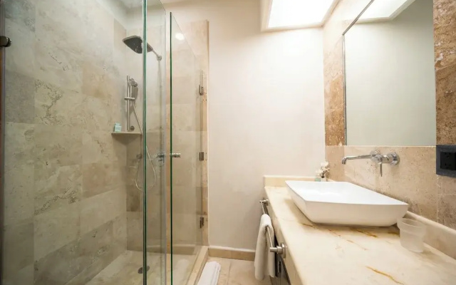 Beachfront Ocean View Penthouse Surf 408