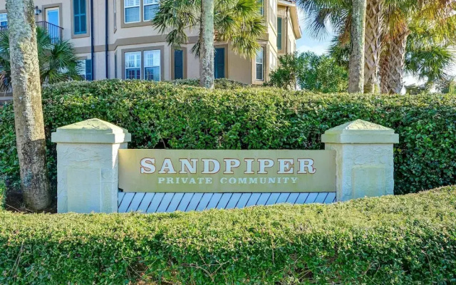 Steps to The Beach - 3BR Ocean View