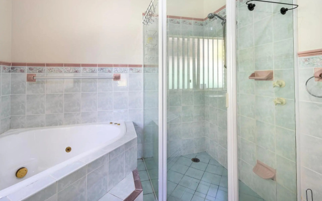 Cormorant Waterfront Home – Bathroom – Sussex Inlet