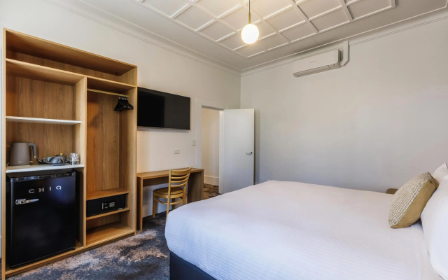 Royal Exhibition Hotel – Guest Rooms – Sydney