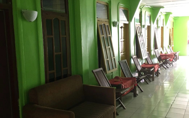 Hotel Trias Parangtritis by ZUZU