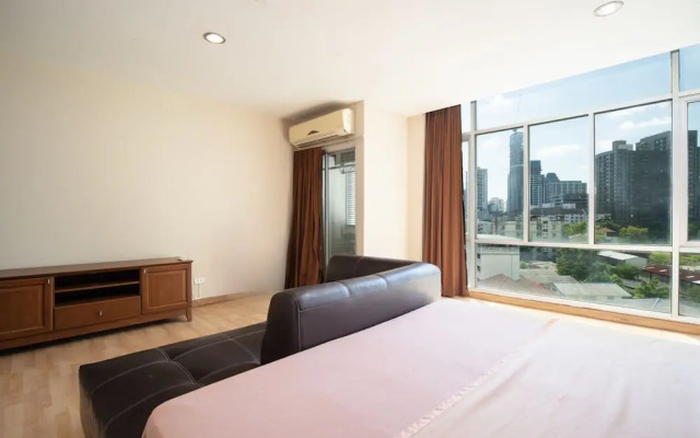 181 Ekkamai Apartment