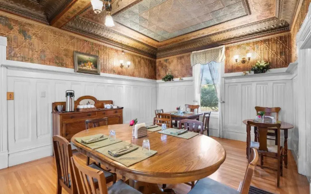 Hennessey House