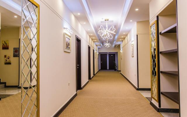 Deluxe City Hotel