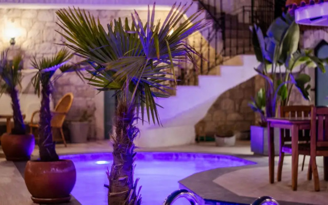 Avlu Alacati Butik Otel