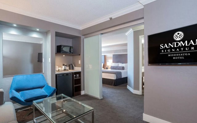 Sandman Signature Mississauga Hotel
