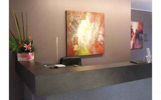 Glenelg Dockside Motel