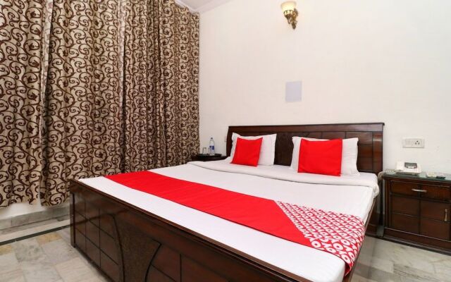 OYO 30237 Hotel Singh's 11