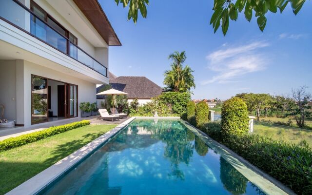 Peaceful Private Villa, 3 BR, Canggu With Staff