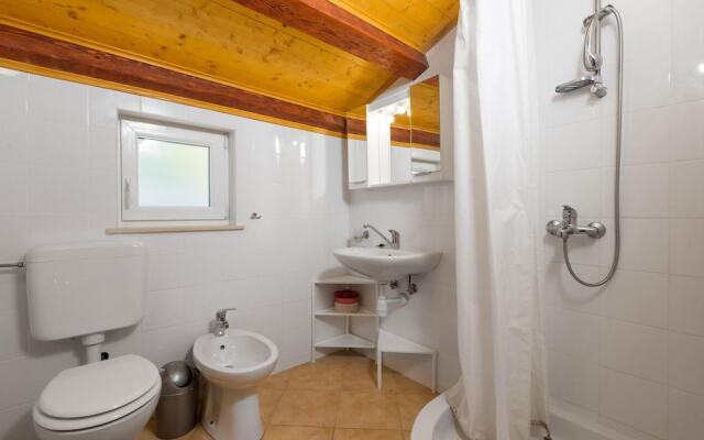 Beautiful Apartment in Balenska Draga With 2 Bedrooms