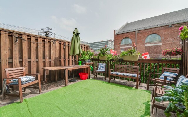 3 Bedroom 2 Bath Large Patio and CN View