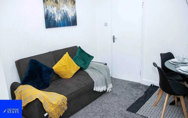 Stoke House Sleeps 6 With Garden and Parking
