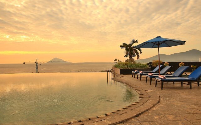 Ritzy Hotel Manado