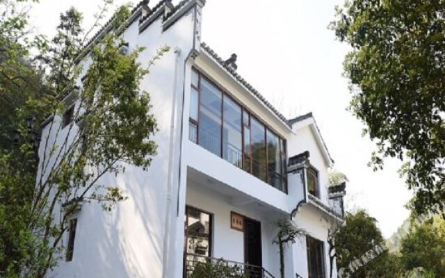 Yaoli Wolongtan Hotel