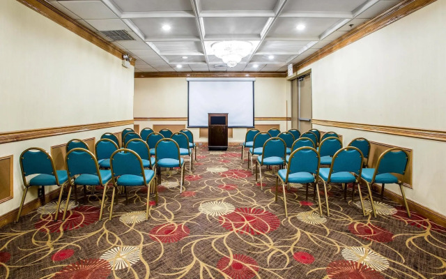 Holiday Inn Chicago  Midway Airport S by IHG