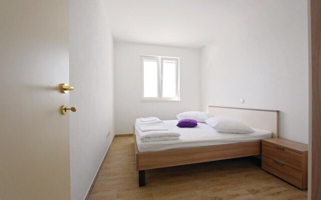 Beautiful Home in Zatoglav With Wifi and 4 Bedrooms