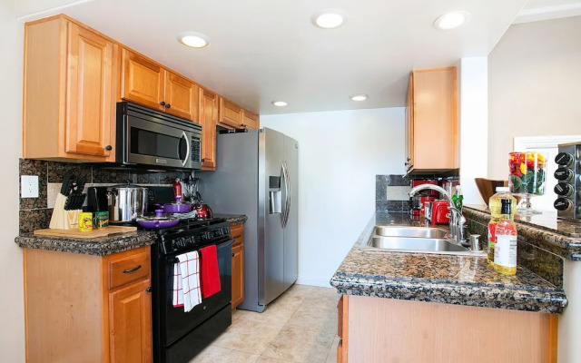 Multi-level 2br-fast Wifi-free Parking -cm-1