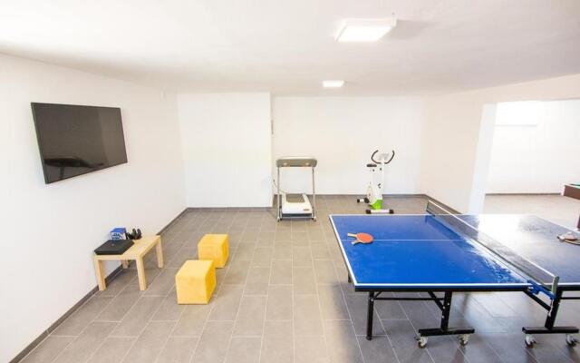 JoNa - with pool - H(8)