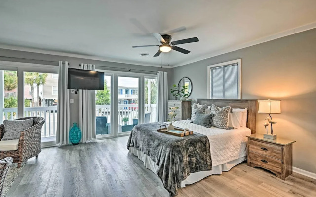 Couples Retreat w/ Balcony in Surfside Beach!