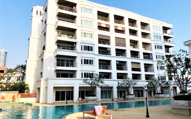 Platinum Suites Studio Condo Jomtien