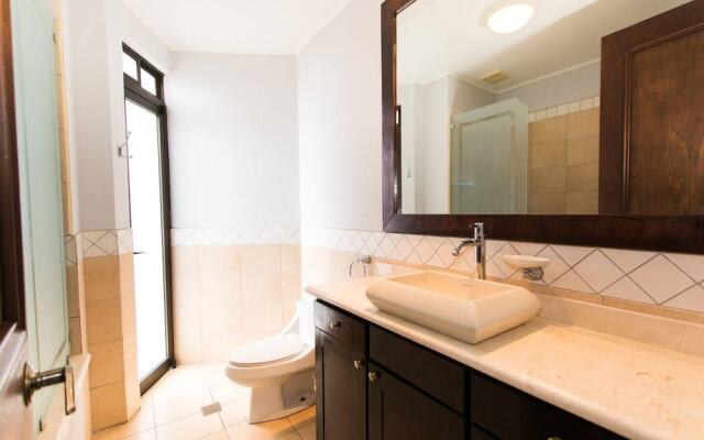 Recently Renovated Luxury Condo with Resort-Style Beach Club Access and Ocean Views