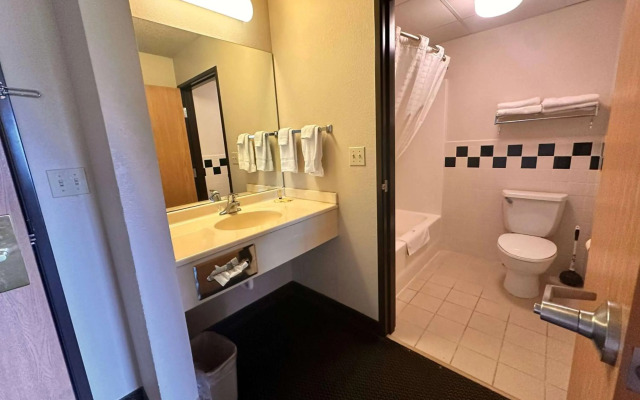 Shell Lake Lodge, a Travelodge by Wyndham