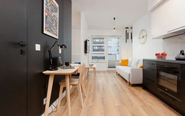 Atrium Promenada Apartment by Renters