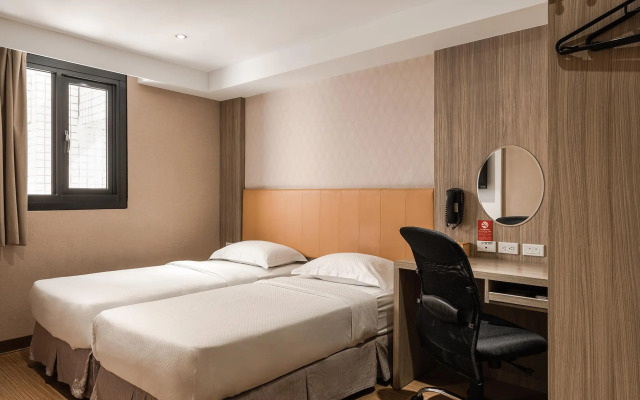 The Riverside Hotel International