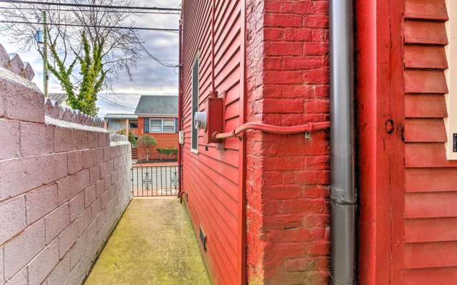 Townhome in Leesburg Historic District!