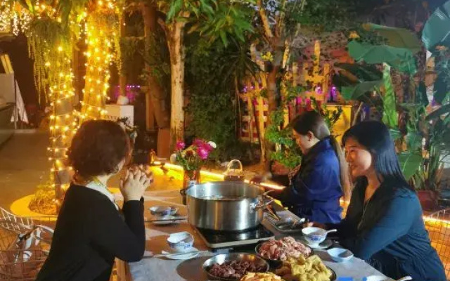 Floral Hotel·Zhaoqing Companion Moon Hotel (Xinghu Archway Seven Star)