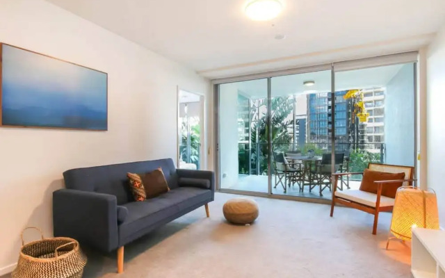 Modern 2 Bedroom Apartment In Fabulous Location