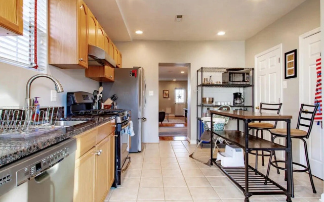 Family-friendly Home for travelers Near subway